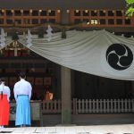 拝殿でお参り