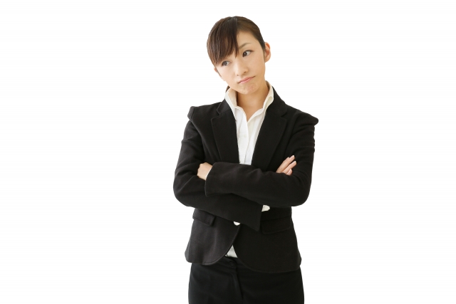 考える女性
